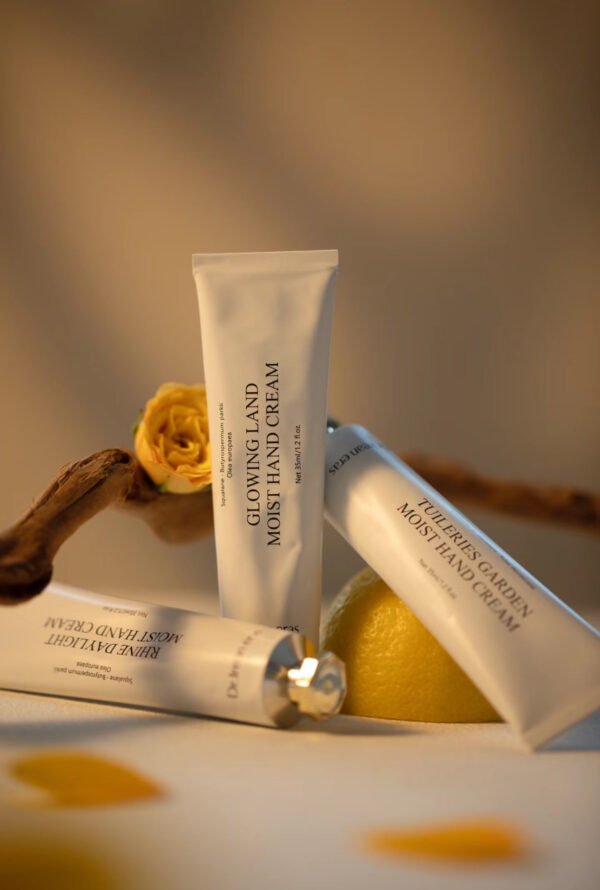 Tested on severely dry skin, these hand creams deeply hydrate with shea butter and hyaluronic acid. Say goodbye to cracked knuckles—users reported 48-hour moisture retention after just one application!